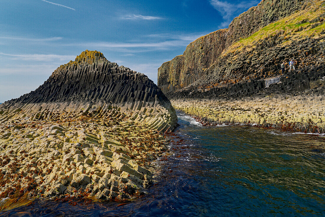 Großbritannien, Schottland, Hebriden Insel Isle of Staffa,   Felsenküste, Basaltstrukturen bei der Anlandestelle