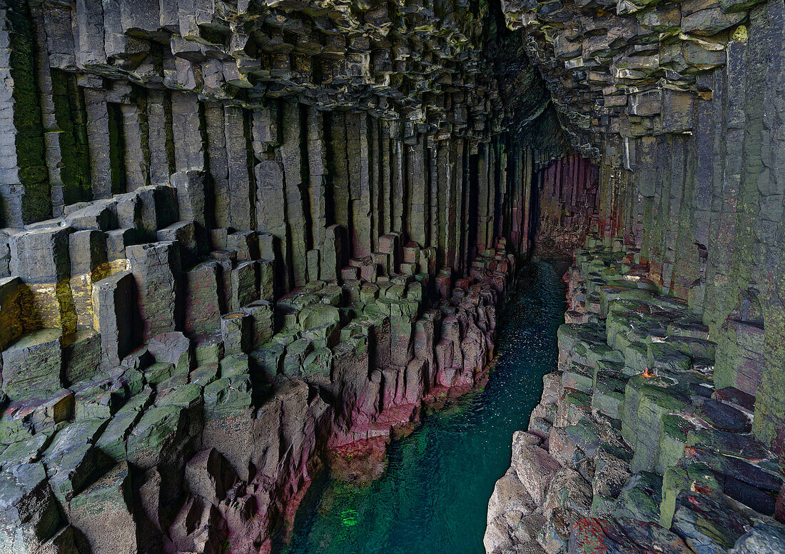  Great Britain, Scotland, Hebrides, Staffa Island, view into Fingalls Cave 