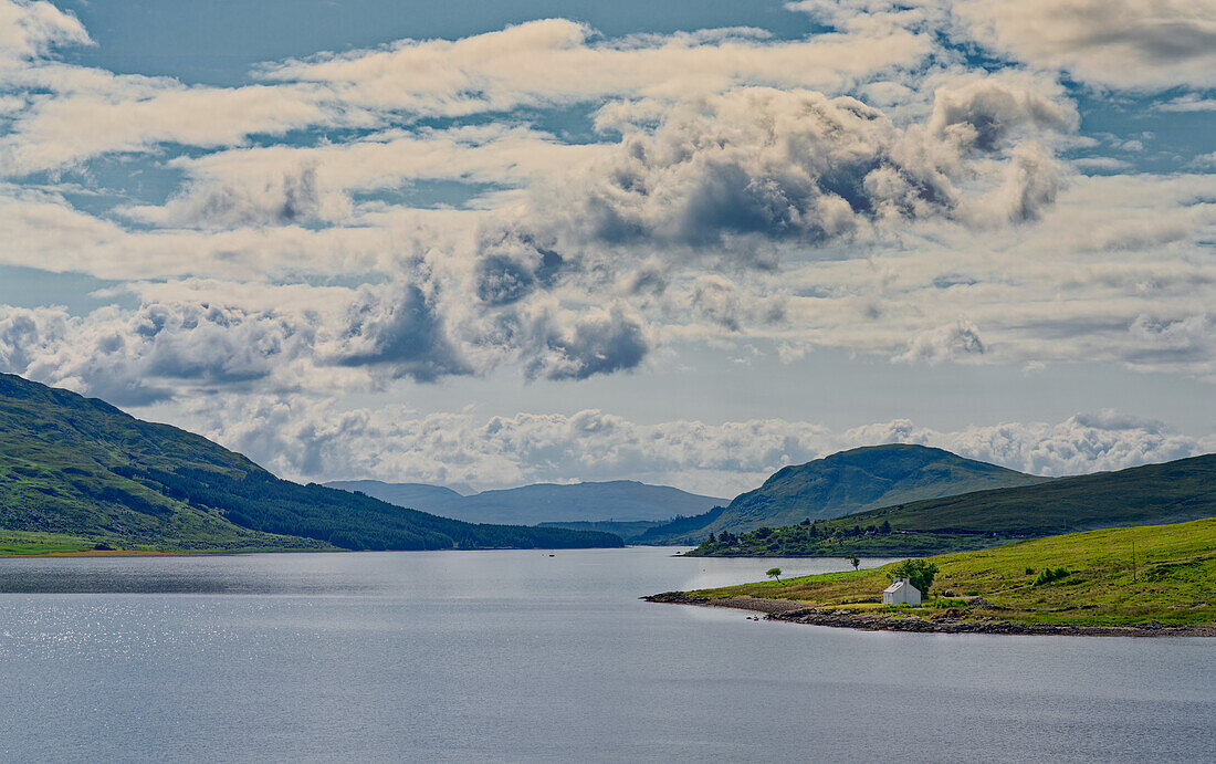  Great Britain, Scotland, Isle of Skye, view of Loch Ainort near Sconser 