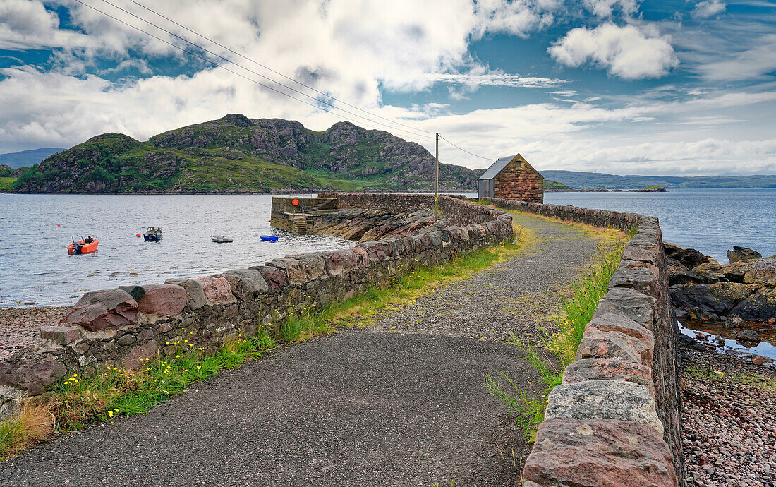 Großbritannien, Schottland, West Highlands, am Loch Torridon und Pier in Lower Diabaig