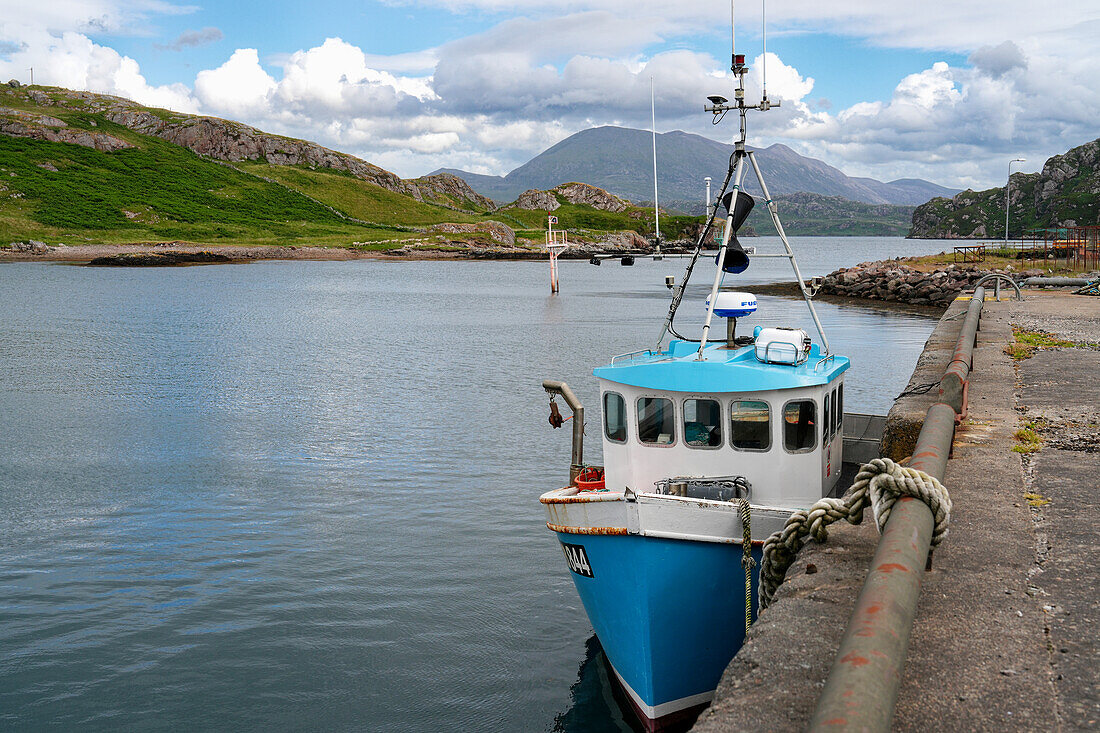 Großbritannien, Schottland, Nord West Highlands, Fischerboot im Hafen von Kinlochbervie