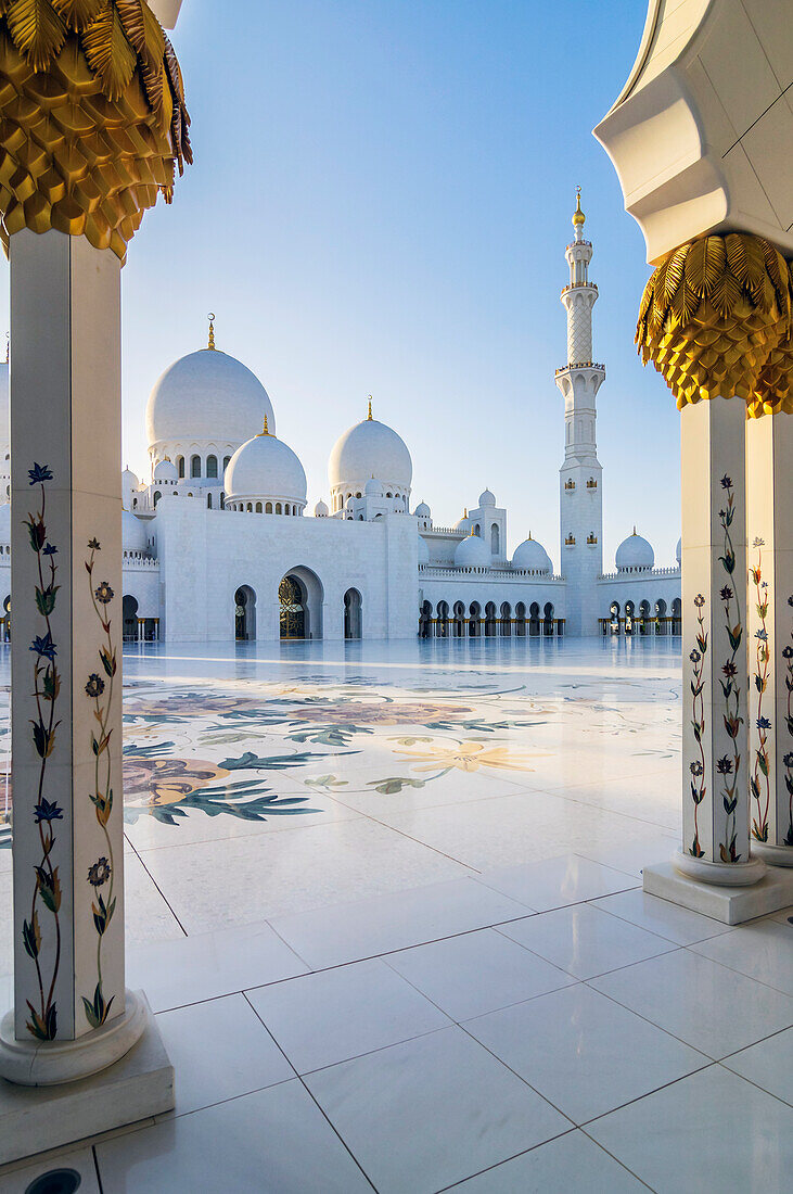  Views of Abu Dhabi, capital of the United Arab Emirates. Here the Sheikh Zayed Mosque. 