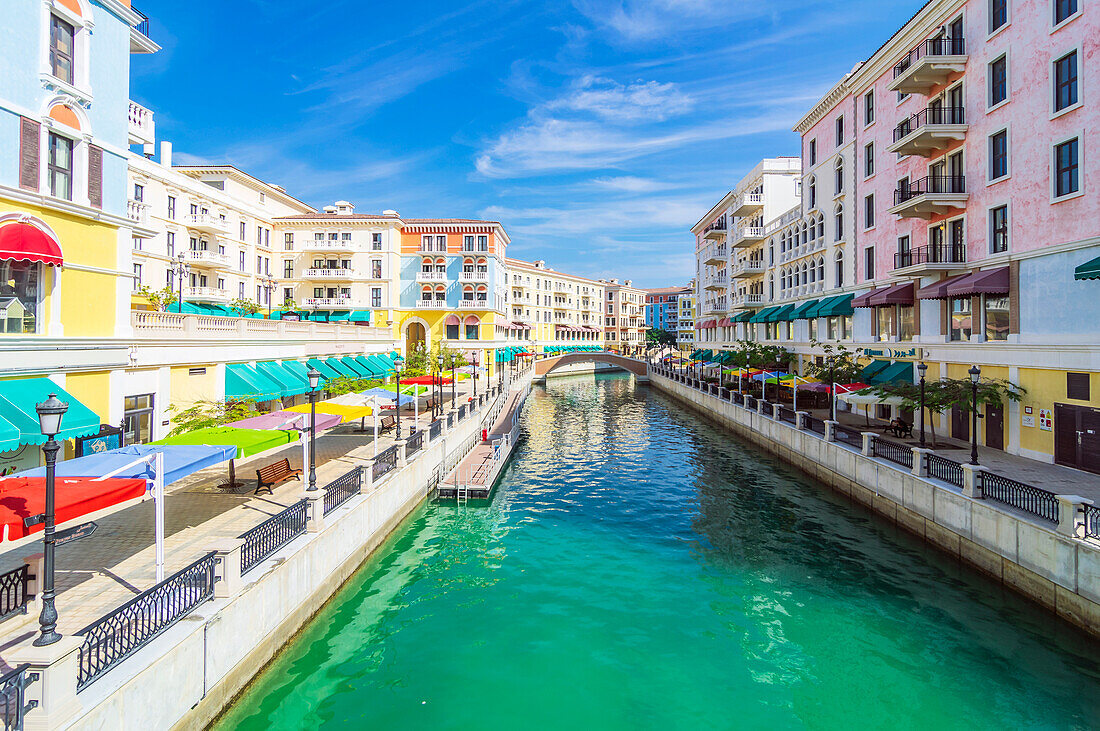 'Klein Venedig', künstliche Insel 'The Pearl' und Blick auf die Katara Towers, Hotel Raffles, Marina District, Stadt Lusail City, Nähe Doha, Emirat Katar, Persischer Golf