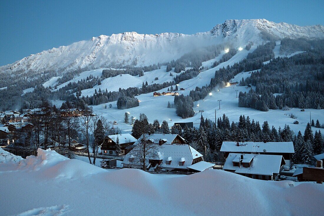 Winterlicher Blick auf Oberjoch, Oberallgäu, Schwaben, Bayern, Deutschland