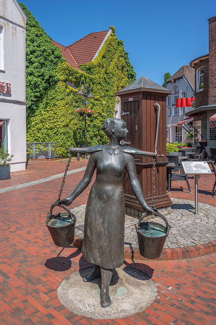 Die Küsterpütt (Skulptur 'Theda und Lumpi') in Jever, Ostfriesland, Niedersachsen, Deutschland