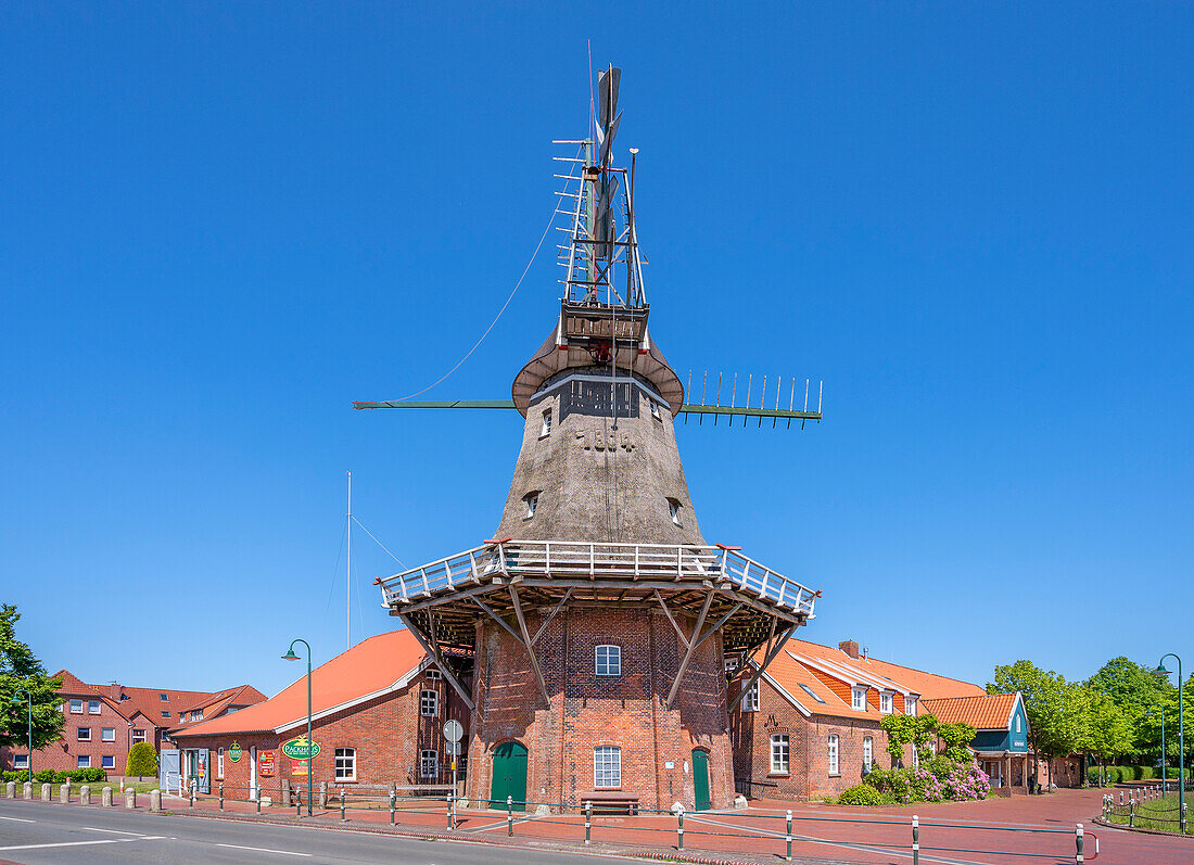 Historische Windmühle von Ostgroßefehn, Ostfriesland, Niedersachsen, Deutschland