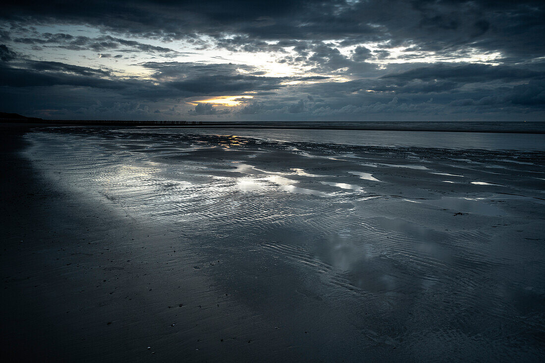  Rain clouds over the Wadden Sea in the evening light, Wangerooge, East Frisian Islands, Friesland, Lower Saxony, Germany, Europe 