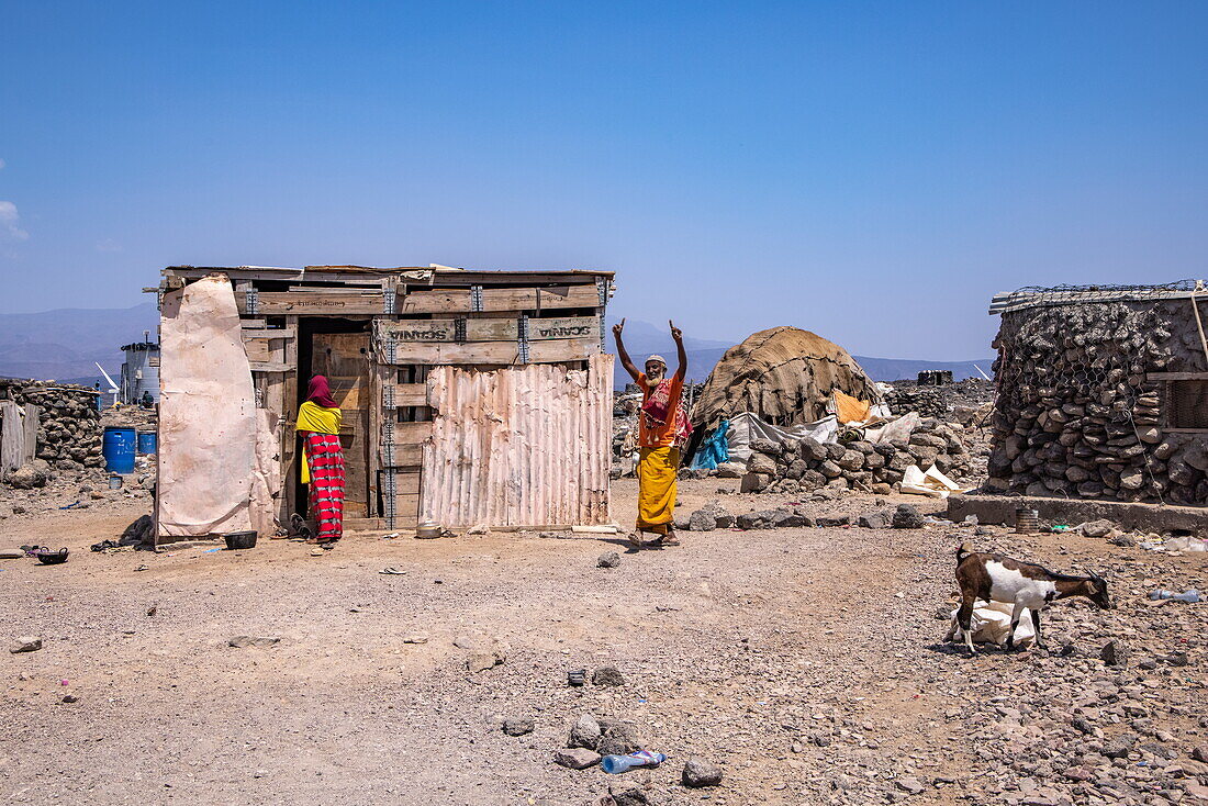 Einfaches Leben in einer Wellblechhütte in einem Dorf in der Nähe von Arta, Dschibuti, Golf von Aden, Ostafrika
