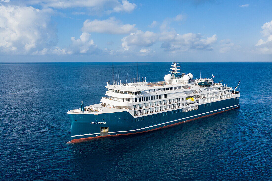  Aerial view of expedition cruise ship SH Diana (Swan Hellenic) in the Indian Ocean, Cosmoledo Atoll, Outer Seychelles, Seychelles, Indian Ocean 