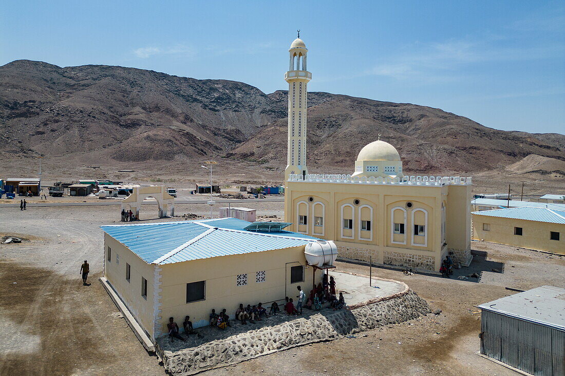 Luftaufnahme einer Moschee im Dorf, in der Nähe von Arta, Dschibuti, Meerenge Bab al-Mandab, Naher Osten