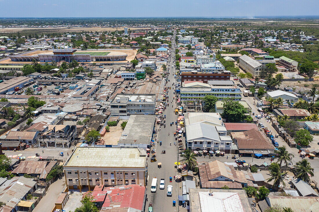 Luftaufnahme der Stadt Morondava, Menabe, Madagaskar, Indischer Ozean