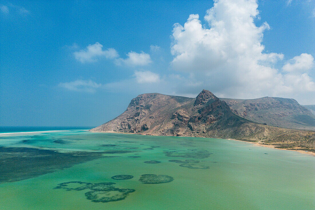 Luftaufnahme der Bucht Shoab Bay, Qalansiyah, Insel Sokotra, Jemen, Naher Osten