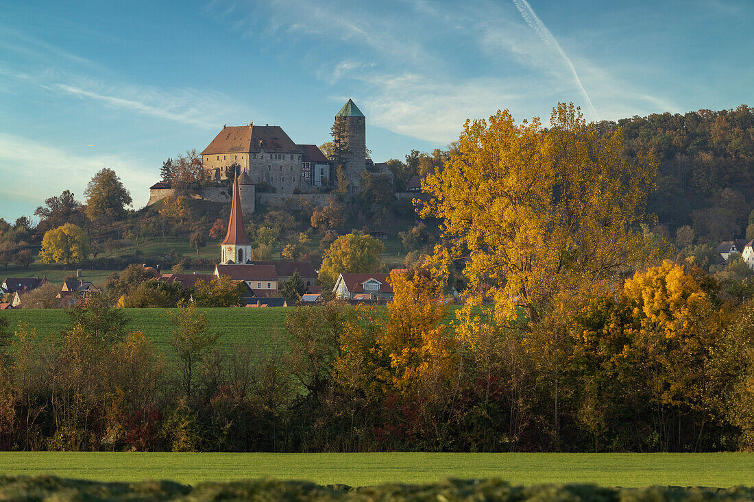  View of Colmberg in autumn, Ansbach, Middle Franconia, Franconia, Bavaria, Germany, Europe 