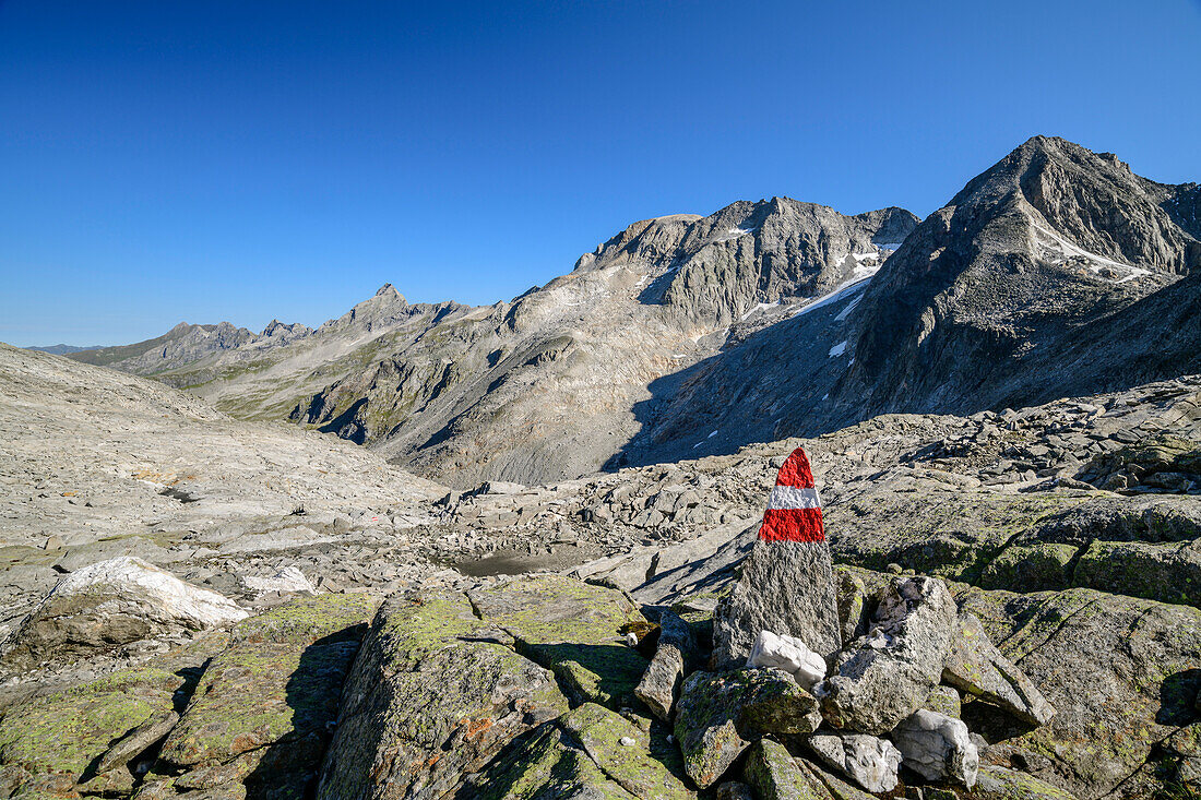 Steinmann mit Blick ins Stillupptal, vom Keilbachjoch, Zillertaler Alpen, Naturpark Zillertaler Alpen, Tirol, Österreich