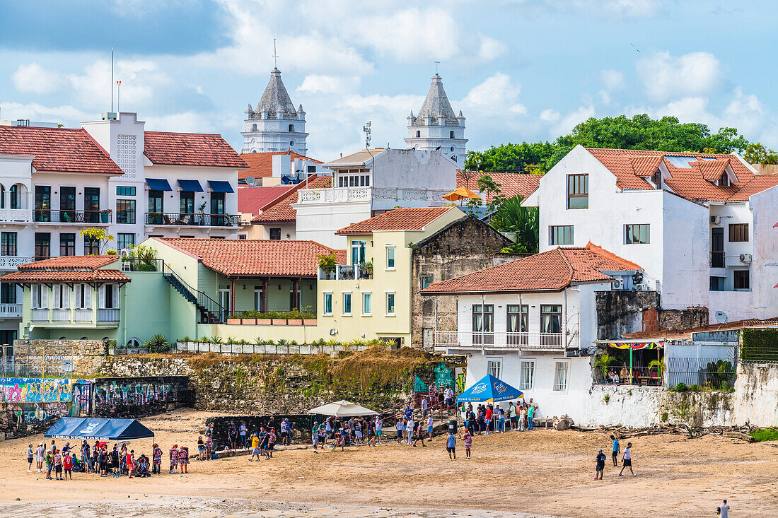 Blick über die Altstadt zur Kathedralbasilika Santa Maria la Antigua, Panama City, Panama, Amerika