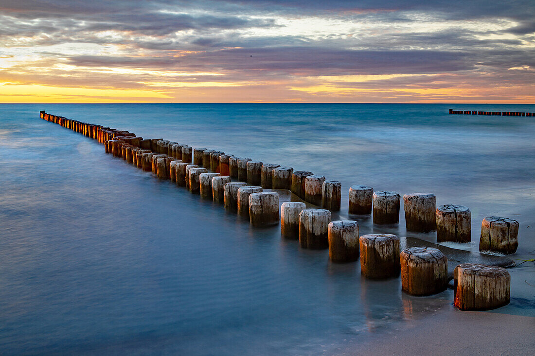  Sunset: Groynes on the Baltic Sea coast near Ahrenshoop, Baltic Sea, Mecklenburg-Western Pomerania, Germany 