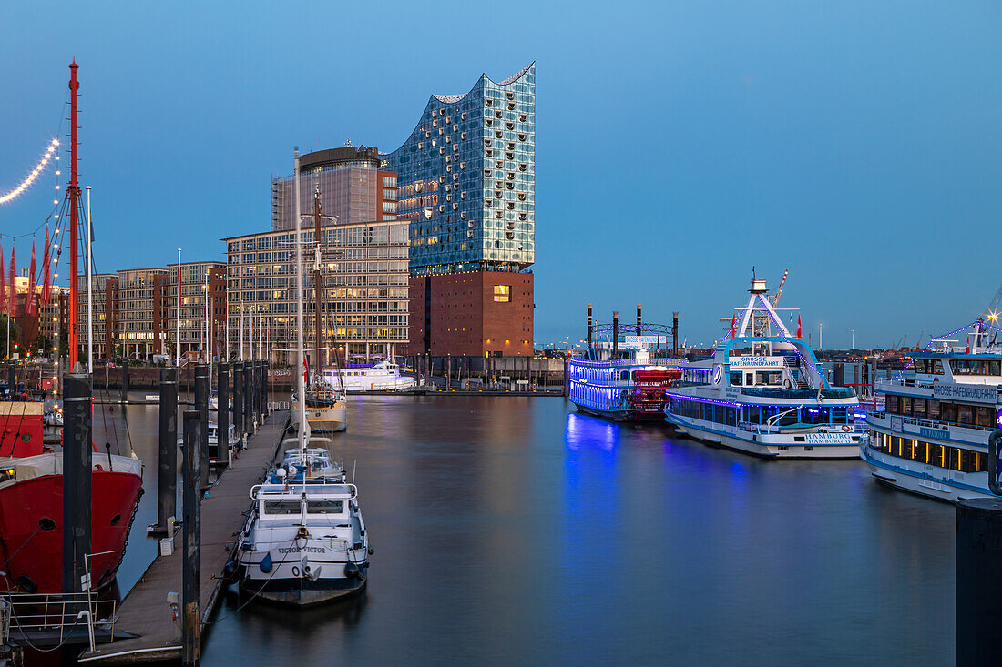  Elbphilharmonie in the evening, Hamburg, Germany 