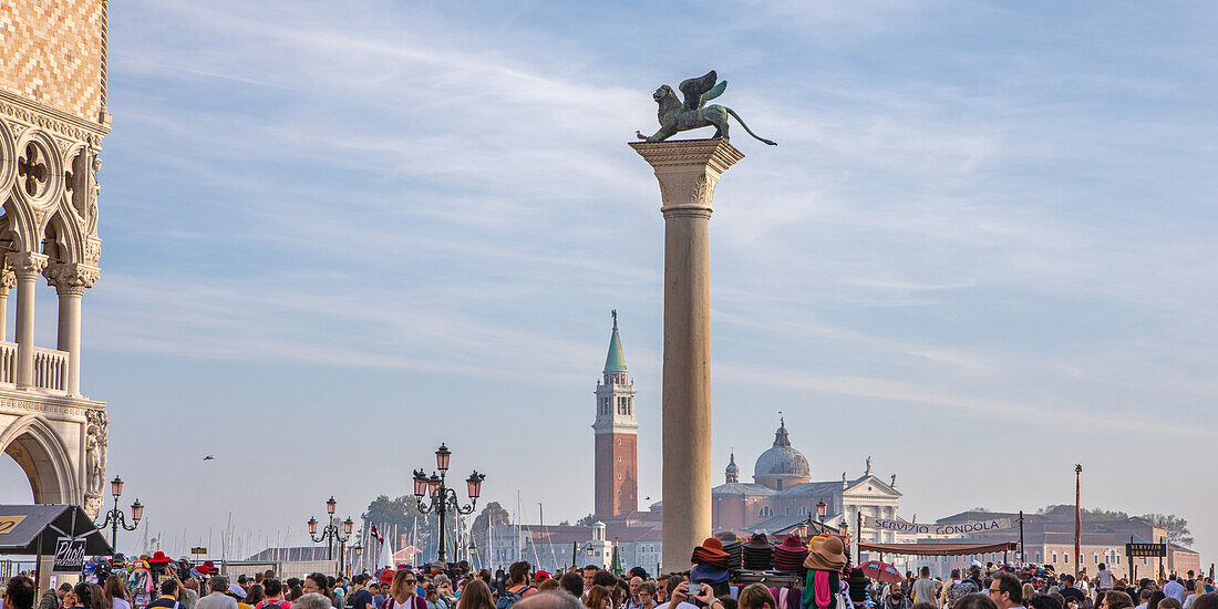 Blick vom Markusplatz zur Kirche San Giorgio Maggiore, Venedig, Italien