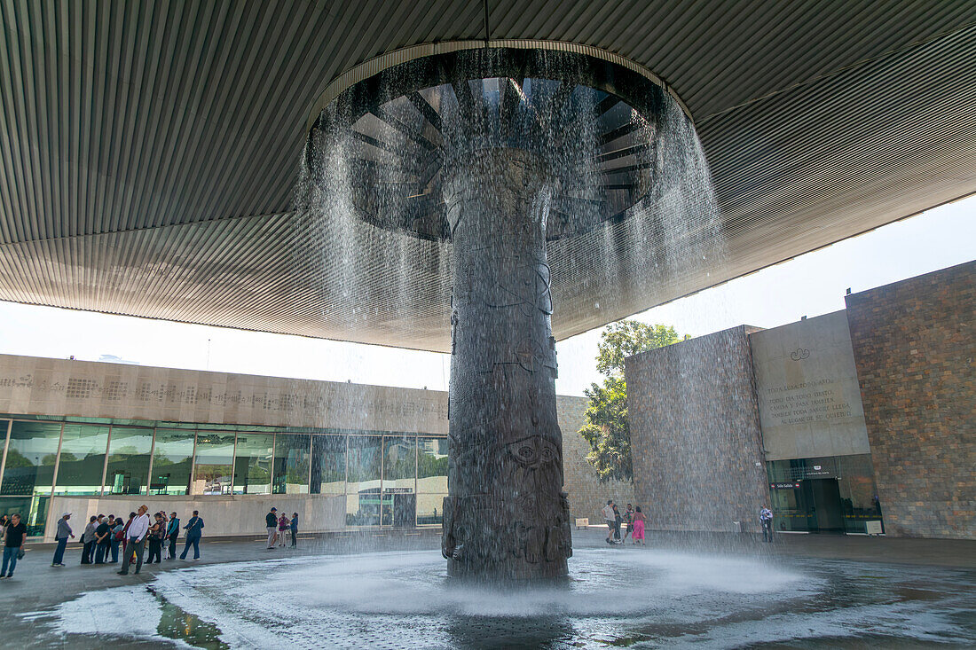 Brunnen im Innenhof, Nationales Anthropologisches Museum, Museo Nacional de Antropología, Mexiko-Stadt, Mexiko