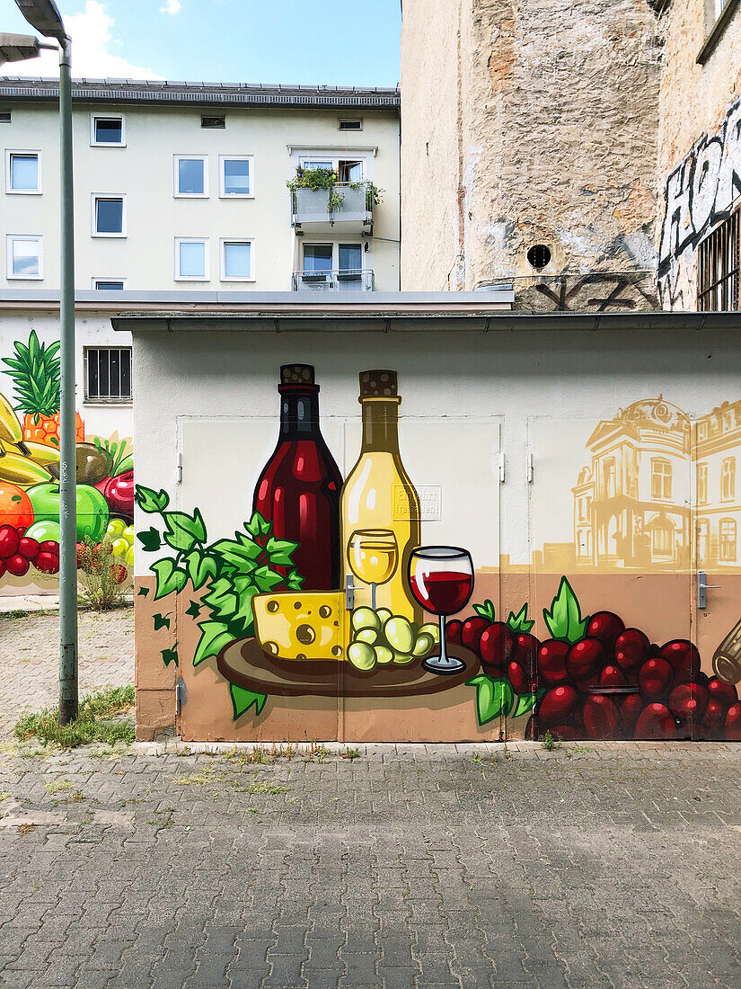  Mural &quot;Red wine, white wine, cheese and grapes&quot; on a garage behind the Kleinmarkthalle, Frankfurt/Main, Hesse, Germany 