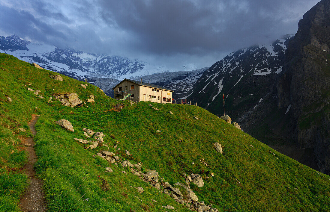 Kurz vor der Hütte Bäregg, Fiescherhörner, Grindelwald, Berner Oberland, Schweiz.