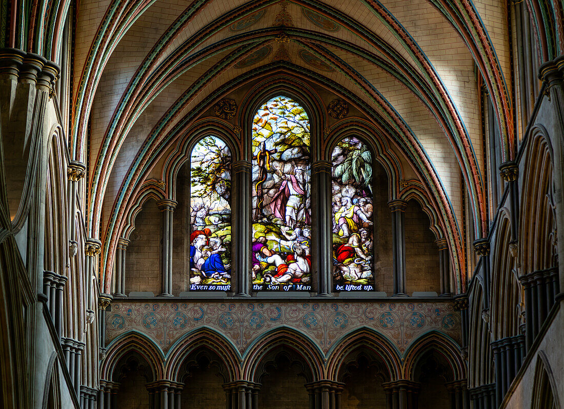 Buntglasfenster von Moses in der Kathedrale von Salisbury, Wiltshire, England, Großbritannien