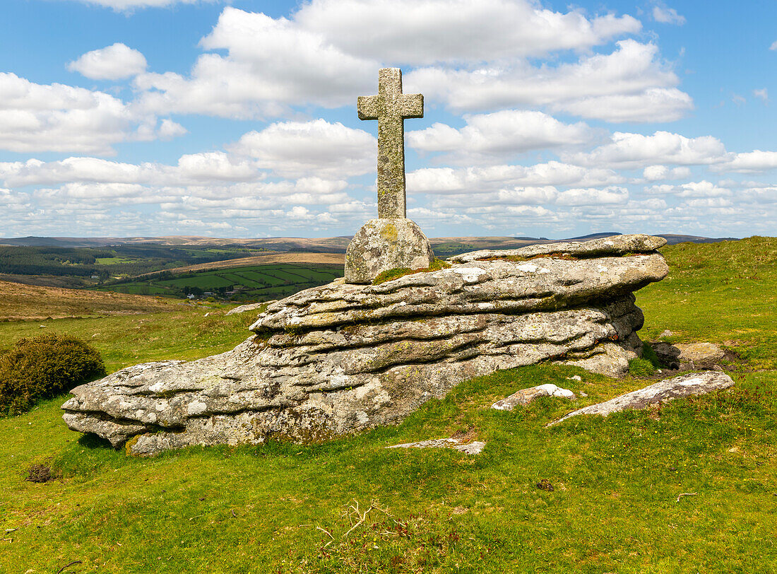 War remembrance monument Cave-Penney Memorial cross 1918, Corndon Down, Cherwell, Dartmoor, Devon, England, UK