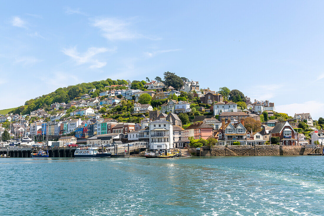 Blick zurück von der Fähre in Kingswear, Devon, England, Großbritannien