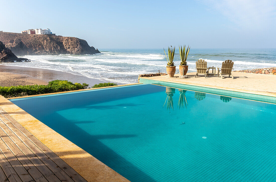 Infinity-Swimmingpool mit Blick auf den Atlantik, Hotel Auberge Dar Najmat, Mirleft, Marokko, Nordafrika
