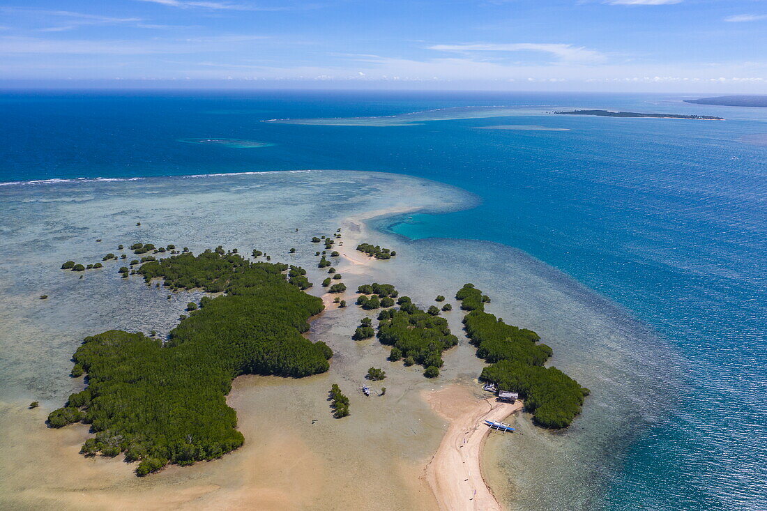  Aerial view of Luli Island, Honda Bay, near Puerto Princesa, Palawan, Philippines 