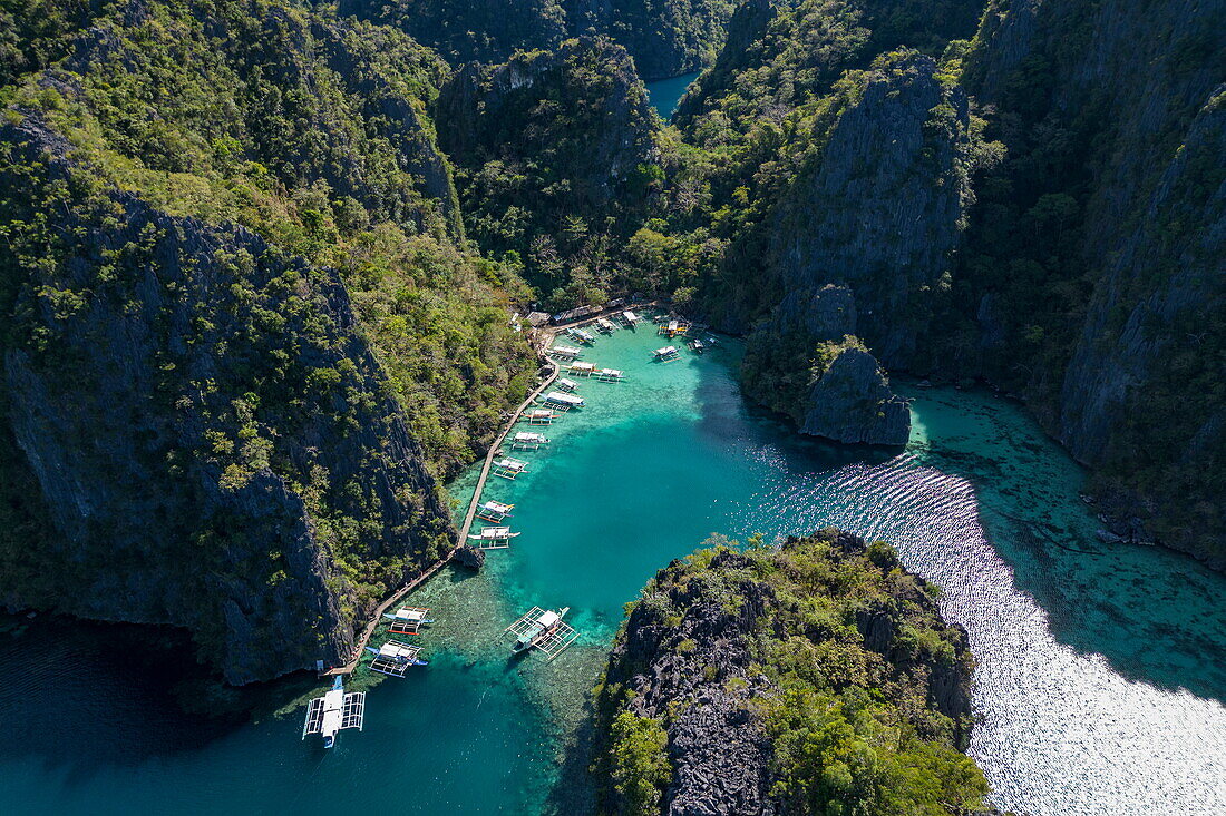  Aerial view of Bangka outrigger canoe tour boats moored in the lagoon near Kayangan Lake, Coron, Palawan, Philippines 