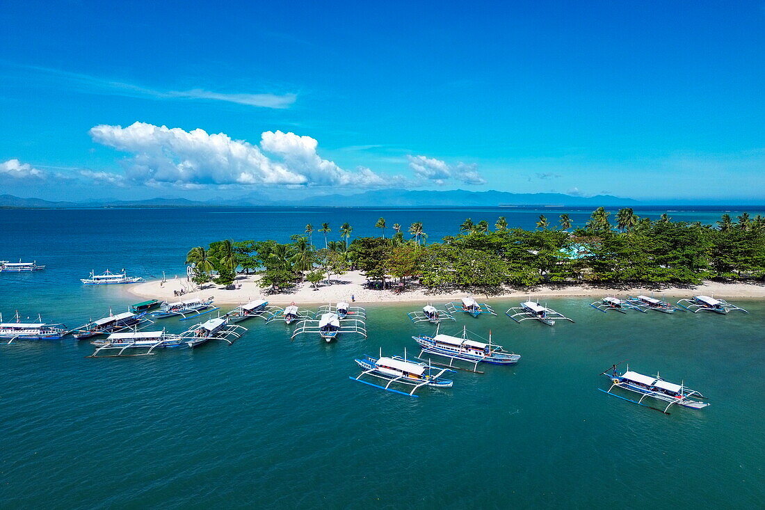  Aerial view of Bangka outrigger canoe tour boats on Cowrie Island, Honda Bay, near Puerto Princesa, Palawan, Philippines 