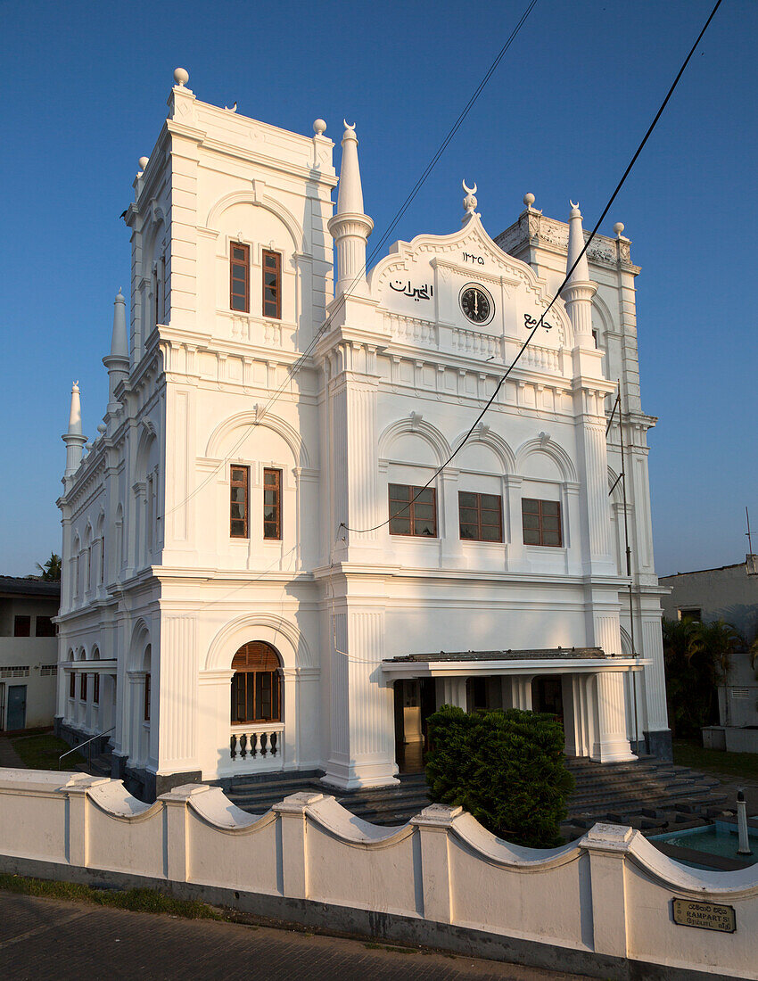 White Meeran Jumma mosque building in the historic town of Galle, Sri Lanka, Asia