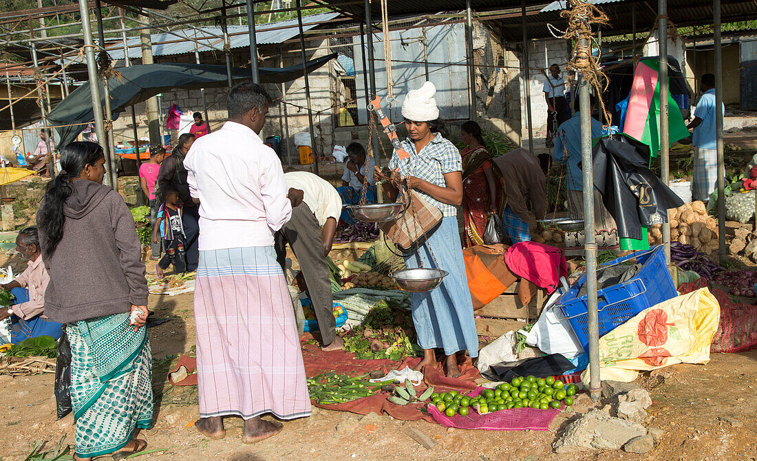 Fruit and vegetable market in the town of Haputale, Badulla District, Uva Province, Sri Lanka, Asia