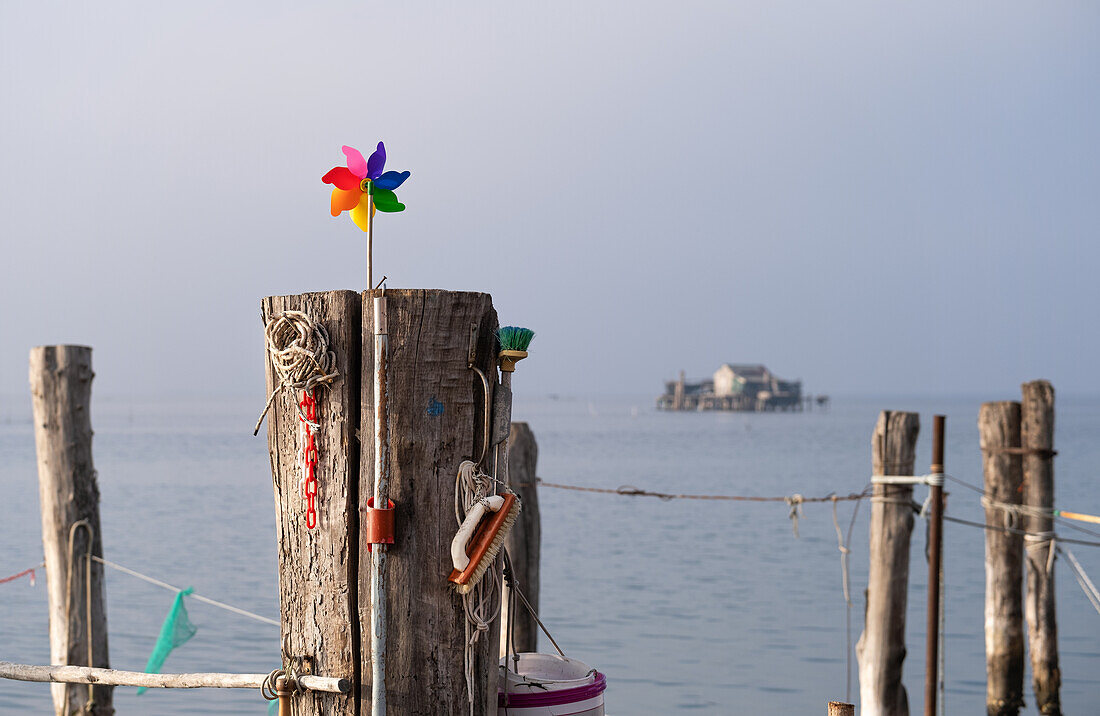  Detail of utensils on wooden pole, in the background the fishermen&#39;s huts on stilts, Venice Lagoon, Veneto, Italy, Europe 