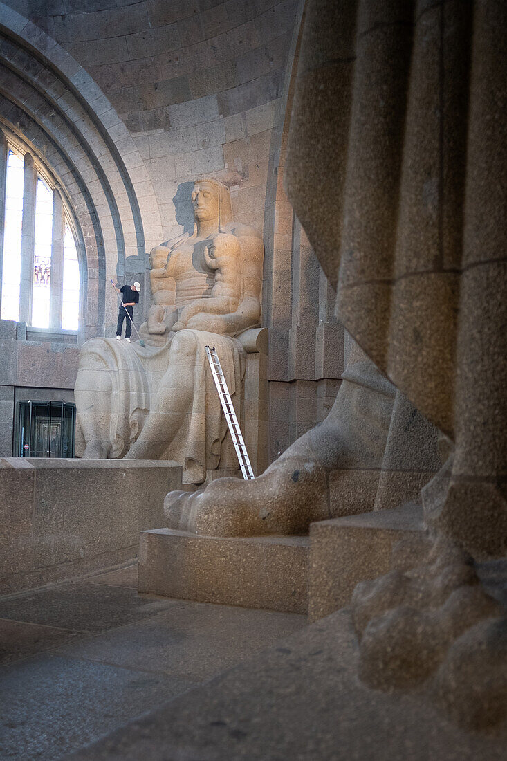 Blick auf die Tugendfigur Volkeskraft in der Ruhmeshalle, Völkerschlachtdenkmal, Leipzig, Sachsen, Deutschland, Europa