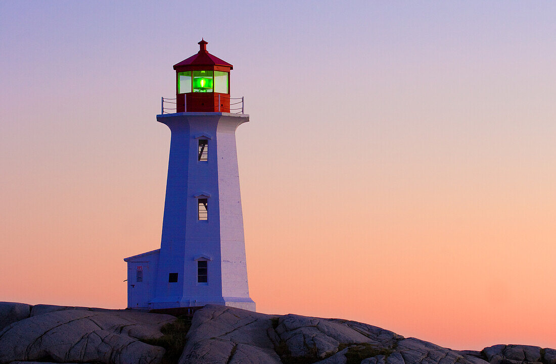  North America, Canada, Nova Scotia, lighthouse, Peggy&#39;s Cove 