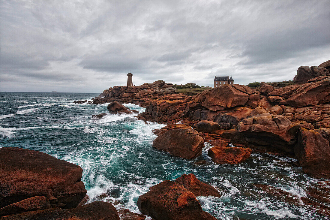  Europe, France, Brittany, Phare de Ploumanac&#39;h 