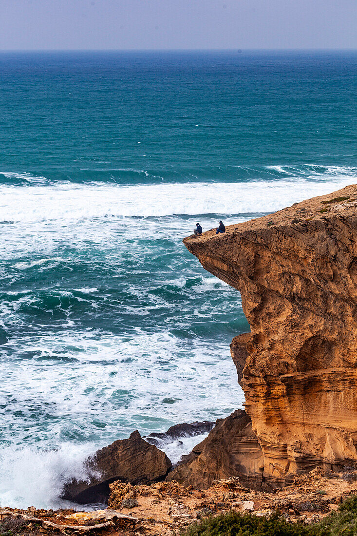  Europe, Portugal, Algarve, Atlantic coast, people on the beach 