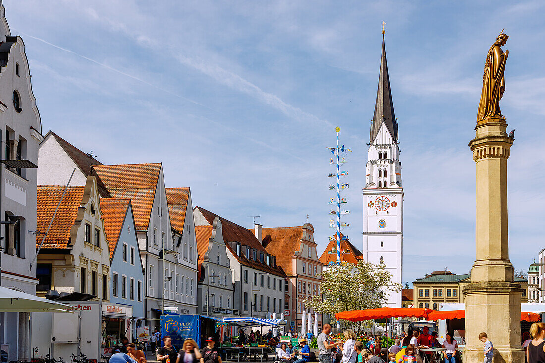  Main square with Gothic church St. Johannes Baptist, maypole, Marian column and market stalls in Pfaffenhofen an der Ilm in Upper Bavaria in Germany 