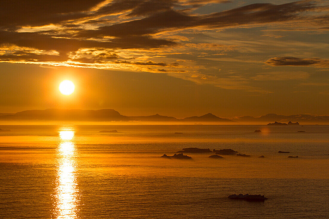 Eisberg im Abendlicht, Kangia Eisfjord, UNESCO Weltnaturerbe, Disko-Bucht, West-Groenland, Grönland