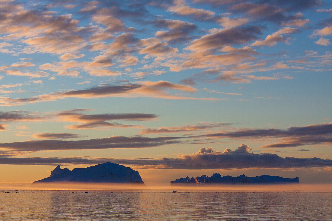 Eisberg im Abendlicht, Kangia Eisfjord, UNESCO Weltnaturerbe, Disko-Bucht, West-Groenland, Grönland