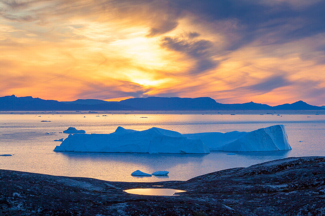 Eisberg im Abendlicht, Kangia Eisfjord, UNESCO Weltnaturerbe, Disko-Bucht, West-Groenland, Grönland