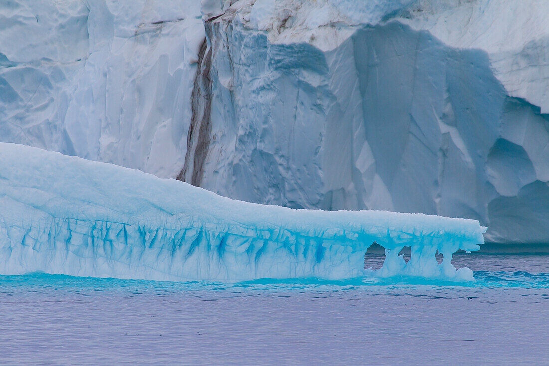 Eisberg im Kangia Eisfjord, UNESCO Weltnaturerbe, Disko-Bucht, West-Groenland, Grönland