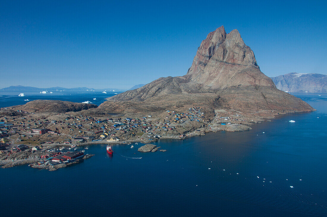  Aerial view of the fishing village of Uummannaq with Herzberg, aerial photo, North Greenland, Greenland 
