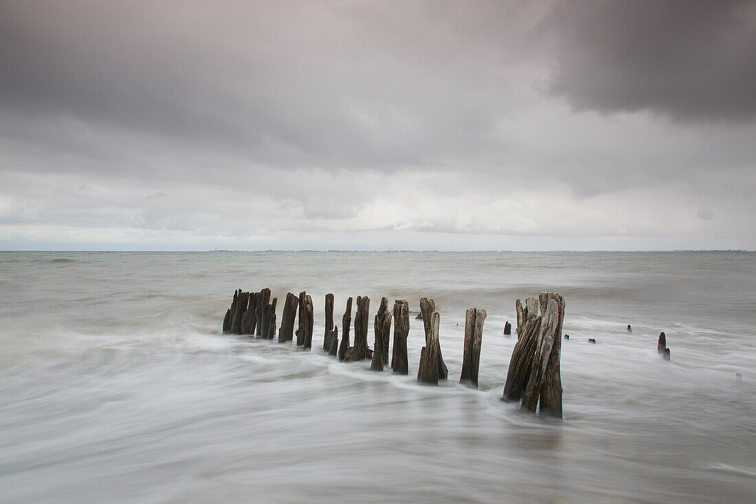 Buhne an der Ostsee, Schleswig-Holstein, Deutschland