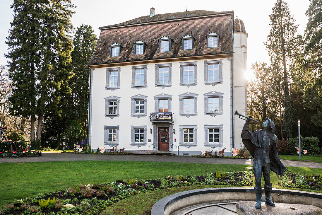  Trumpeter fountain in front of Schönau Castle, Bad Säckingen, Upper Rhine, Rhine, Black Forest, Baden-Württemberg, Germany 