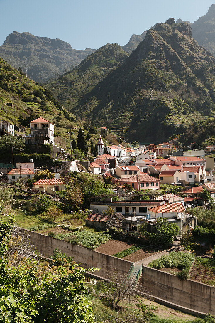 Ort in den Bergen mit Gemüseanbau, Madeira, Portugal, Europa