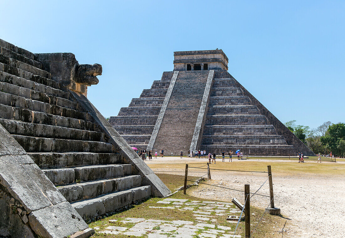 Temple Of Kukulkan El Castillo pyramid, Chichen Itzá Mayan ruins, Yucatan, Mexico