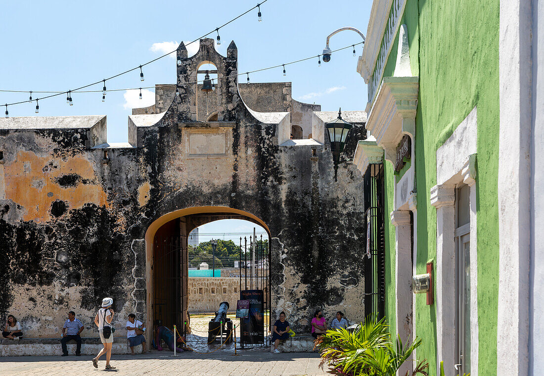 Puerta de Tierra gateway entrance, Fortifications Spanish military architecture of city walls, Campeche city, Campeche State, Mexico